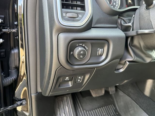 2025 RAM 1500 Big Horn Crew Cab 4x4 5'7" Box
