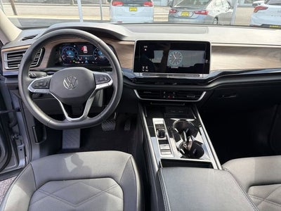 2024 Volkswagen Atlas 2.0T SE w/Technology