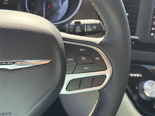 2022 Chrysler Voyager LX