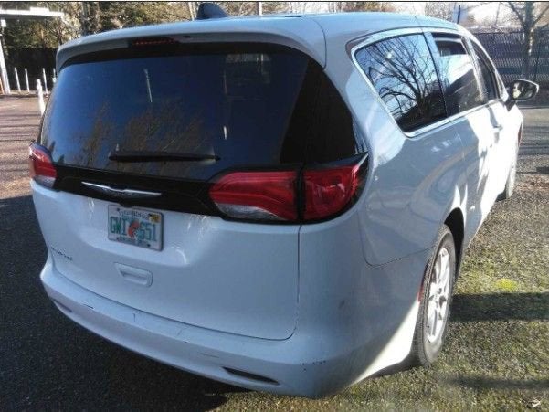 2022 Chrysler Voyager LX