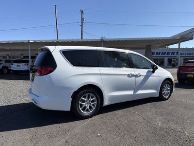 2022 Chrysler Voyager LX
