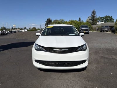 2022 Chrysler Voyager LX