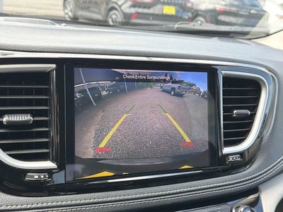 2024 Chrysler Pacifica Hybrid Select