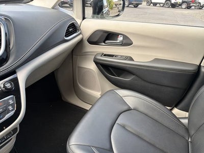 2024 Chrysler Pacifica Hybrid Select