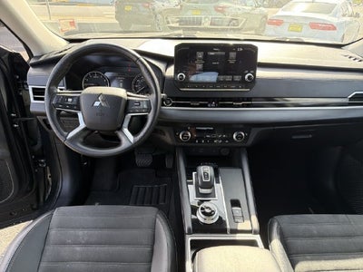 2024 Mitsubishi Outlander SE